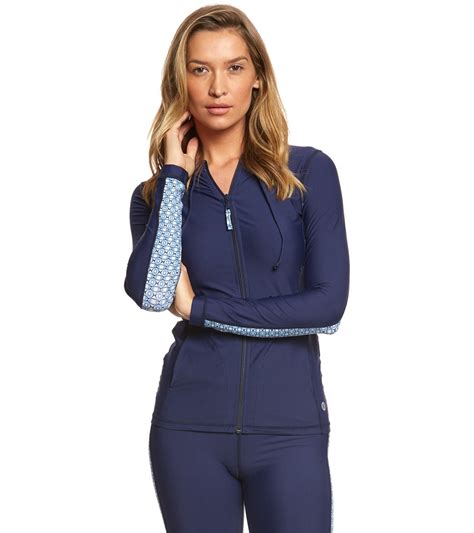 Sands activewear - Revenue. $100M to $500M (USD) Industry. Wholesale. Headquarters. Bolingbrook, IL. Link. S&S Activewear website. Founded in 1988, S&S Activewear is a national wholesaler to the imprintable apparel and uniform market, headquartered in Bolingbrook, IL.